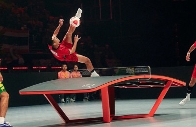 Table Teqball TEQ™ One - Révolutionnaire, Imperméable, Résistant UV, Pour Intérieur Et Extérieur, Facile à Monter
