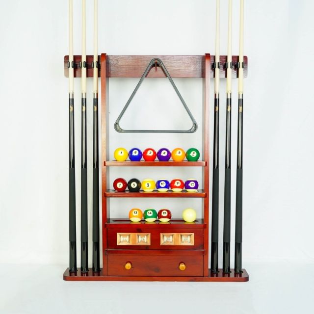 GR8 Billiards ชั้นวางไม้คิวและอุปกรณ์แขวนผนัง มีที่นับคะแนน สีไวน์