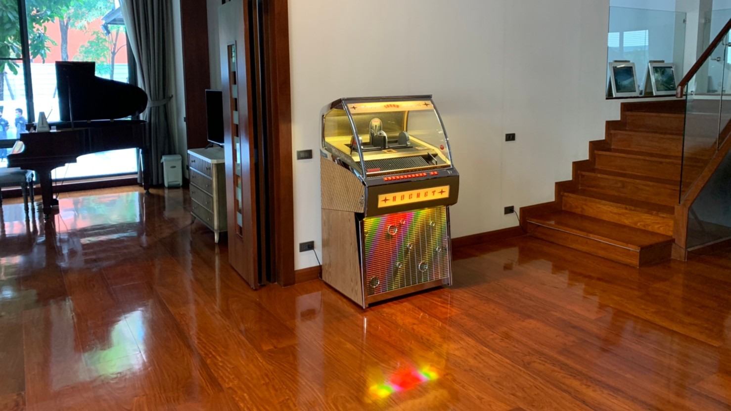 sl rocket oak jukebox