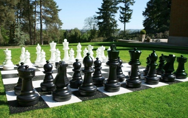 Giant Chess