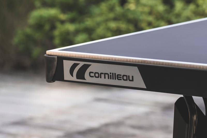 cornilleau 700x An XL frame to keep the panel straight features